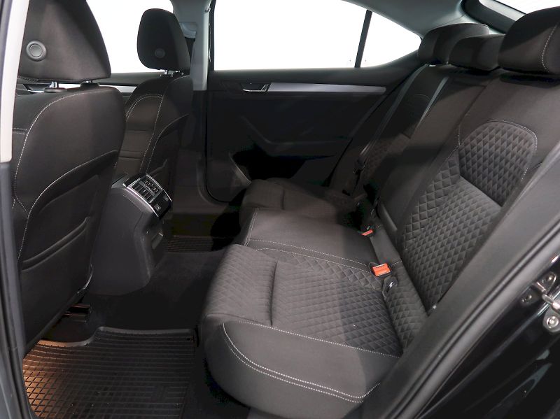 Škoda Superb (2018) STYLE 2.0TDI 140KW DSG CANTON - fotka 17 z 42