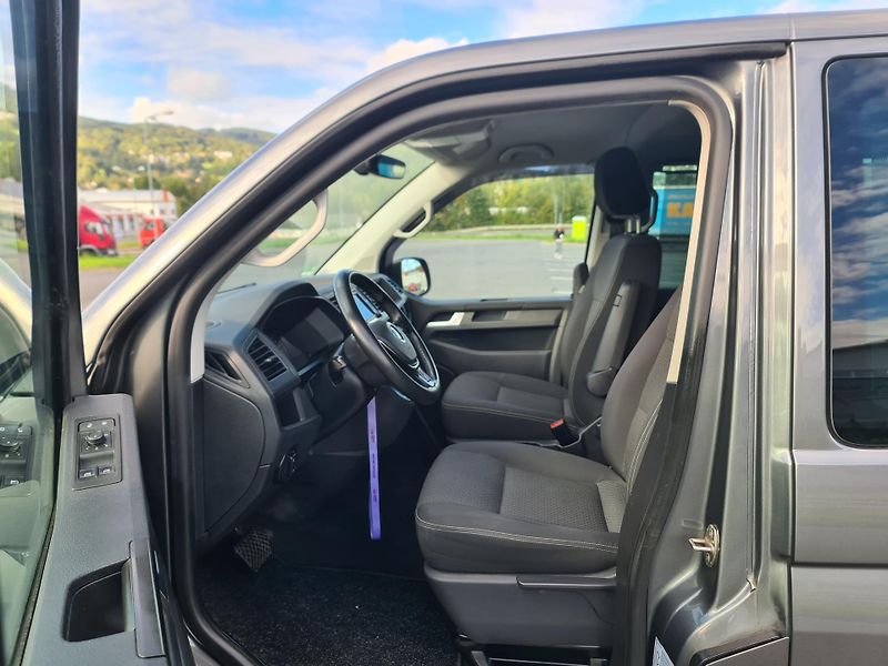 Volkswagen Multivan (2016) T6 2.0 TDi 110-KW DSG POSTEL S - fotka 18 z 35