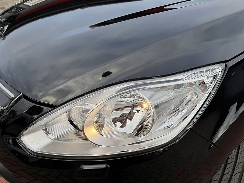 Ford Grand C-MAX (2011) 1.6i Ti-VCT Klima Winter Paket - fotka 32 z 49