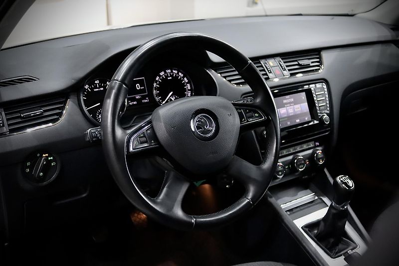 Škoda Octavia 3 Combi 1.4 TSI 103 kW - fotka 12 z 28