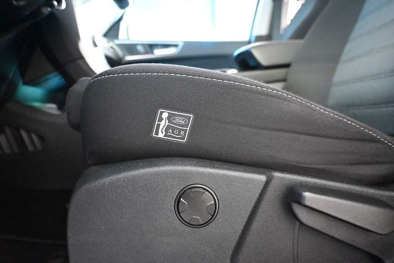 Ford S-MAX (2022) 2.0 7 Míst 140 KW LED SONY ACC - fotka 36 z 41
