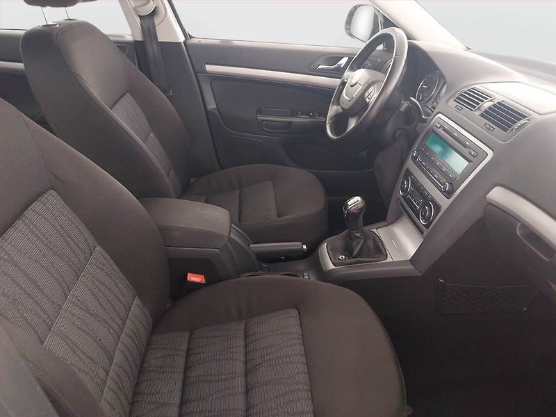 Škoda Octavia (2011) Elegance 2.0 TDI, Tempomat - fotka 9 z 18