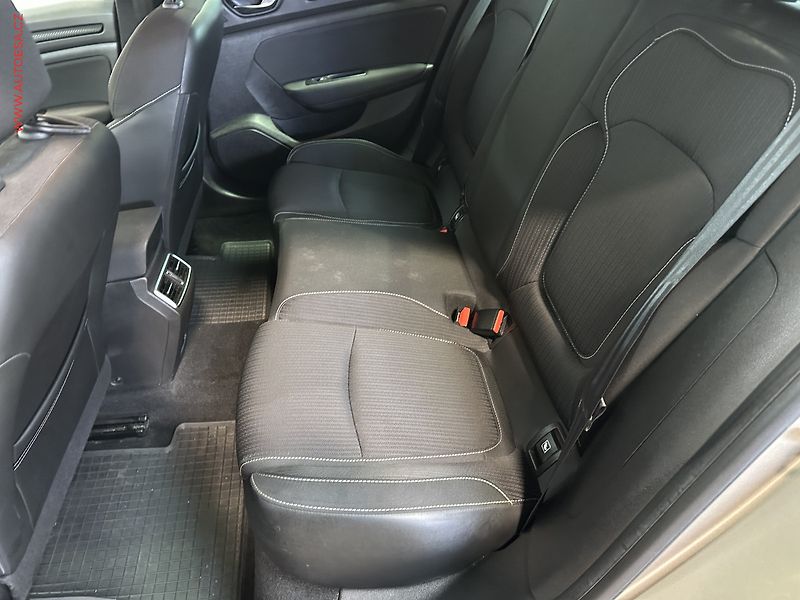 Renault Mégane (2018) 1.6 i, ČR, AC, tempo, park - fotka 10 z 22