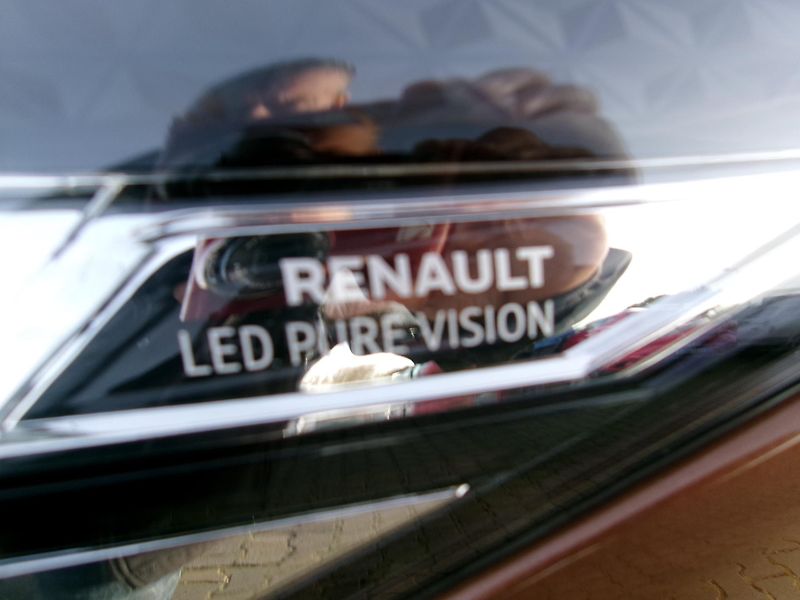 Renault Trafic 2.0 dCi 6míst REZERVACE - fotka 16 z 16