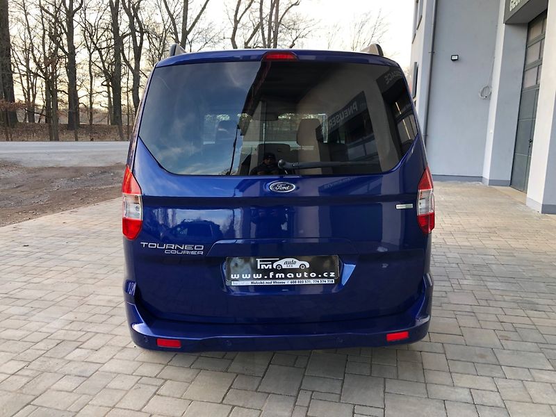 Ford Tourneo Courier (2014) 1.0 EcoBoost - fotka 6 z 28
