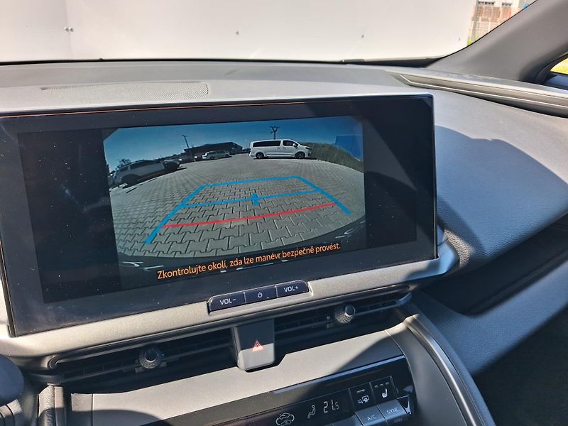 Toyota C-HR 2,0 PHEV E-CVT Style - fotka 16 z 24