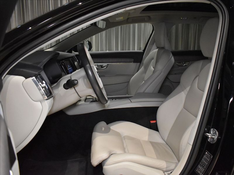 Volvo V90 2,0 B5 AWD Ultimate Pano,BLIS - fotka 8 z 30