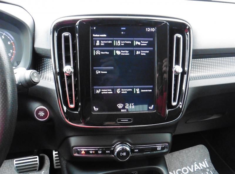 Volvo XC40 1,5 T3 R-Design 120kW A/T, nov - fotka 15 z 19