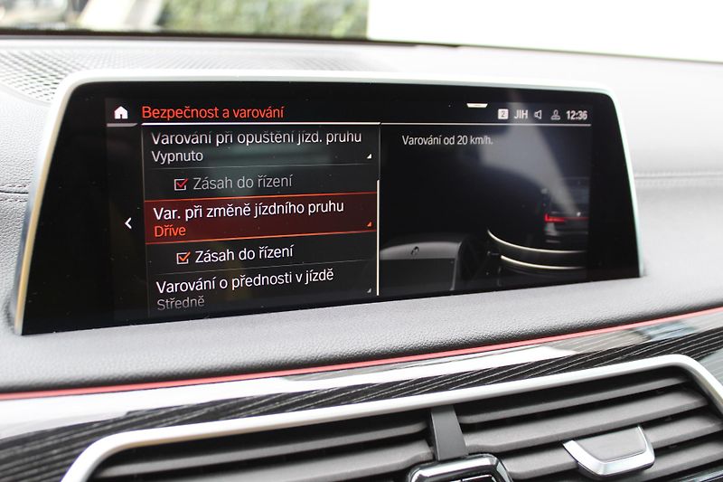BMW Řada 7 740Ld xDrive Sedan - fotka 26 z 29
