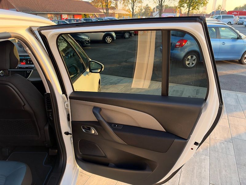 Citroën Grand C4 SpaceTourer (2019) 1.2 PureTech 96kW 7.Míst - fotka 22 z 30