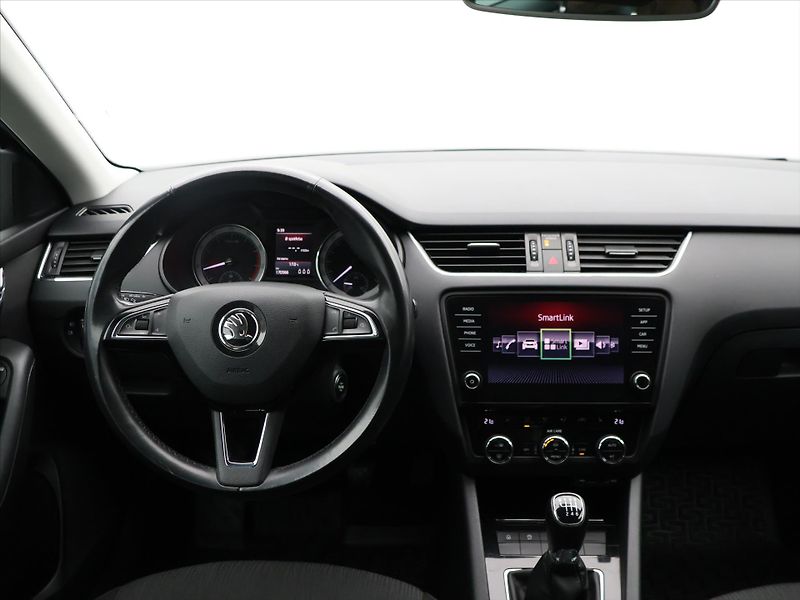 Škoda Octavia 1,8 TSI 132kW Style CZ - fotka 20 z 27
