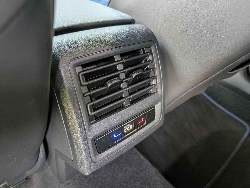 Auto má rádo klikaté silničky.