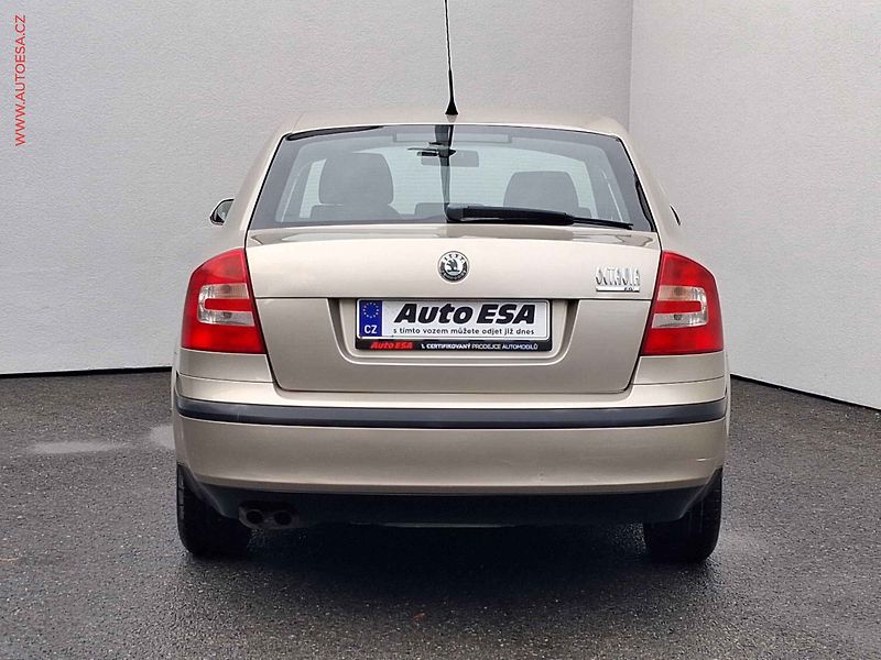 Škoda Octavia (2005) 2.0 FSi, ČR, Elegance - fotka 5 z 13