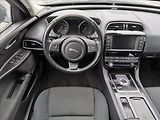 Jaguar XE 2,0 20t 147kW PURE 8AT - náhled 11