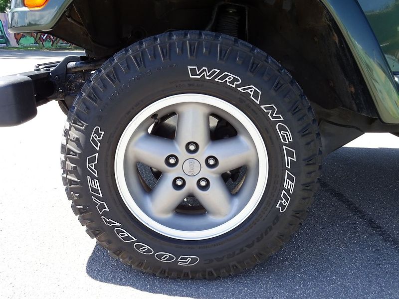 Jeep Wrangler 4.0i SAHARA Serviska - fotka 26 z 37