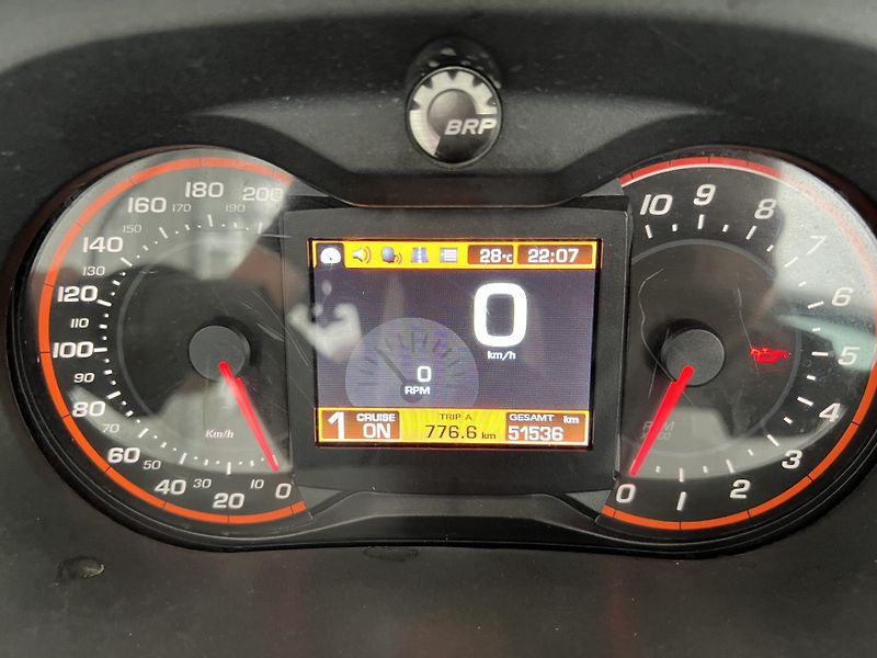 Can-Am Spyder RT-S  ROTAX 1330 85 kW - fotka 5 z 14