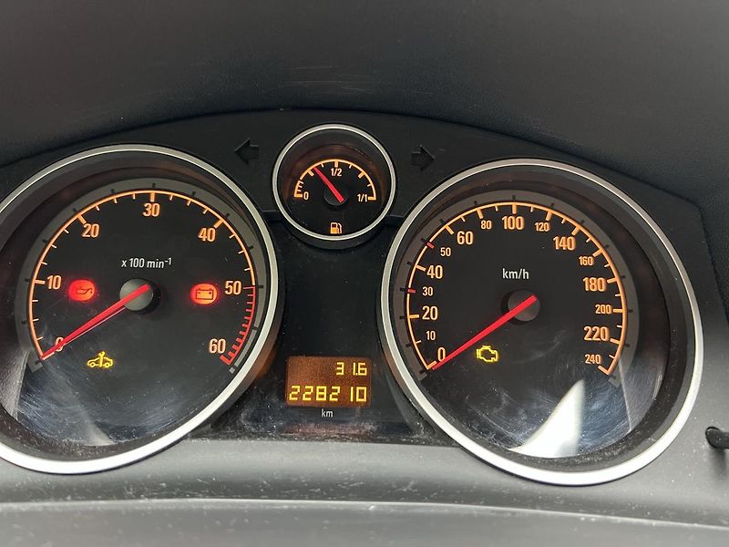 Opel Zafira (2012) - fotka 7 z 21