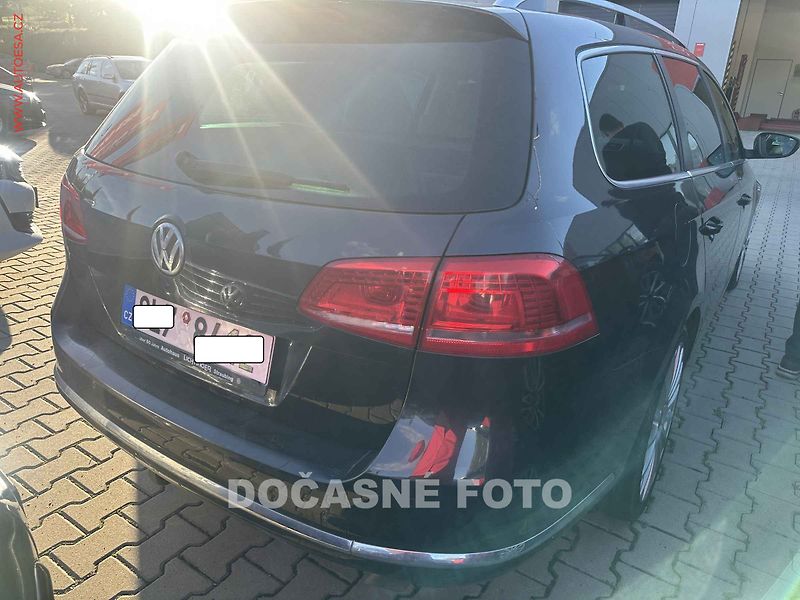 Volkswagen Passat (2011) 2.0TDi 4x4, AT, navi, bixen - fotka 2 z 3