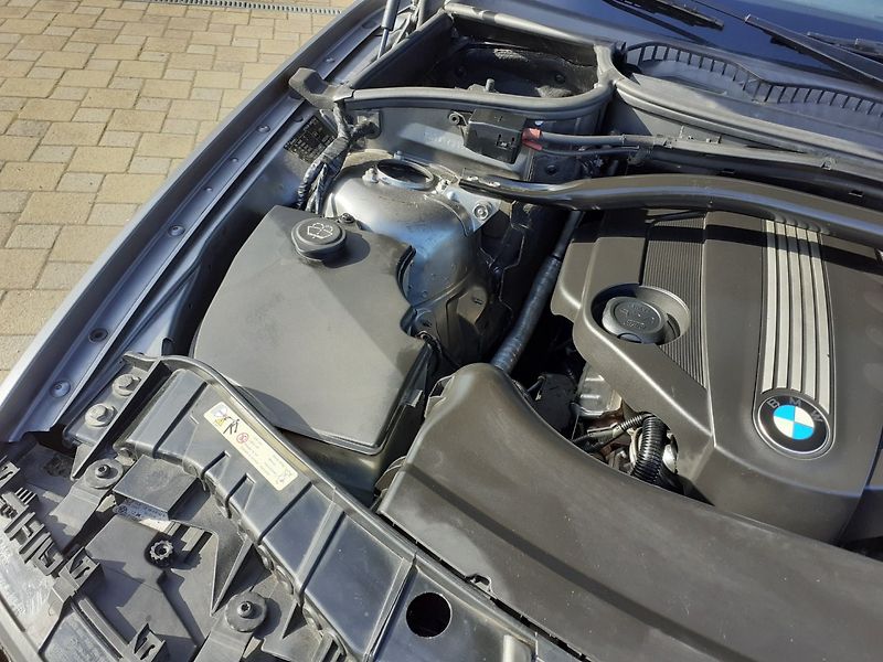 BMW X3 (2009) 2.0 x drive 1.maj čr 4x4 - fotka 19 z 27