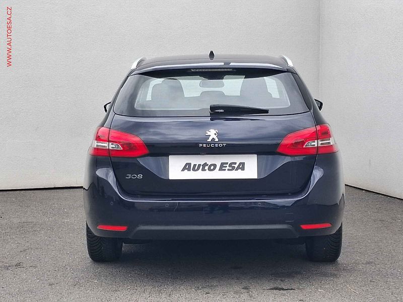 Peugeot 308 (2020) 1.2 PT, AC, park. kamera - fotka 5 z 21