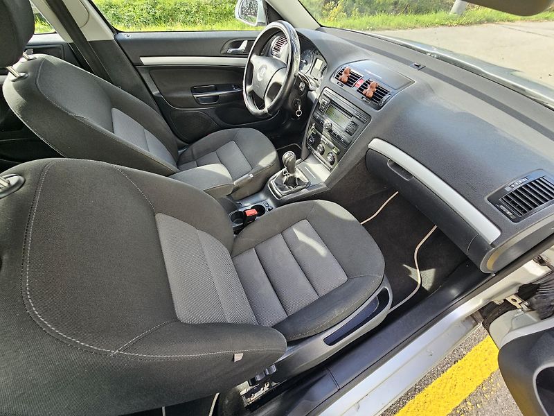 Škoda Octavia (2008) 2 1.9TDI TAŽNÉ  - fotka 15 z 19