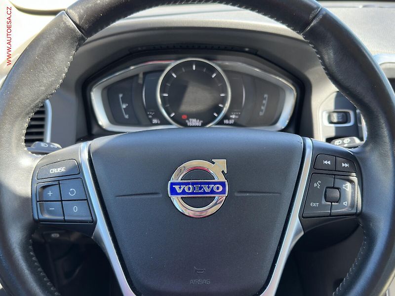 Volvo XC60 (2017) 2.4 D 4WD, 2.maj,ČR, AT, TZ - fotka 13 z 20
