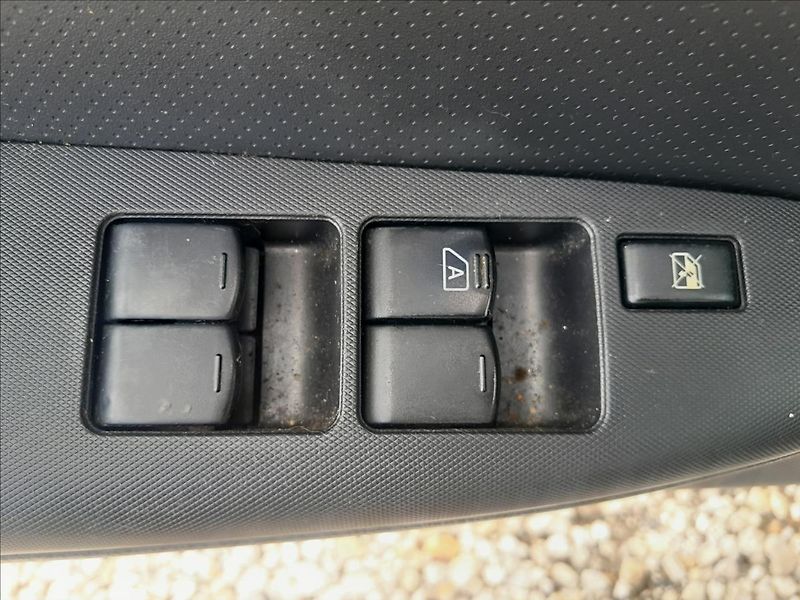 Nissan Note 1,4 i - fotka 19 z 41