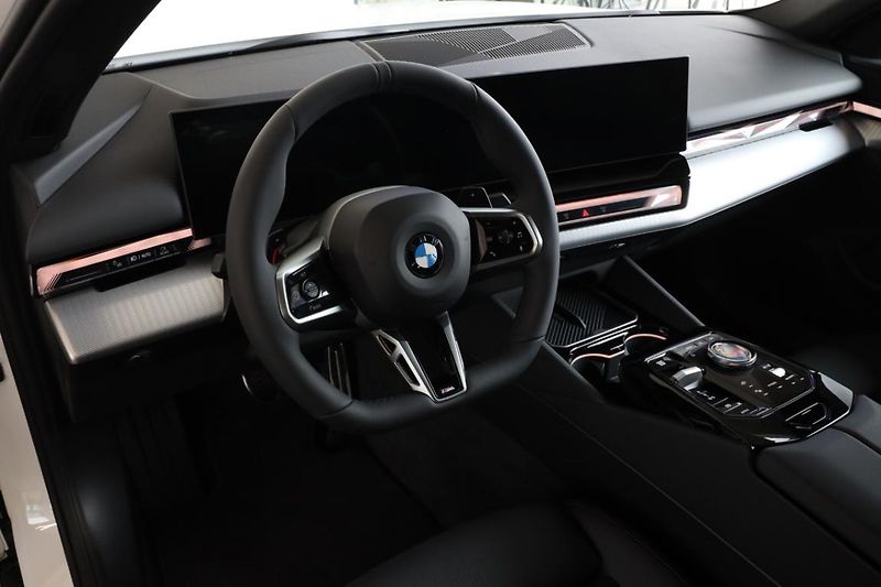 BMW Řada 5 520d xDrive - fotka 2 z 18