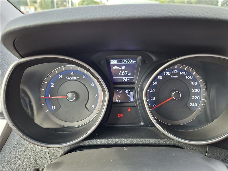 Hyundai i30 1,6 Trikolor 88KW - fotka 17 z 18