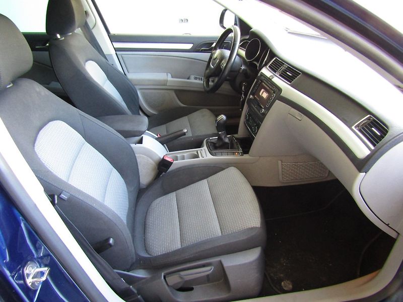 Škoda Superb (2011) 2.0 TDI CR 103kW - fotka 29 z 42