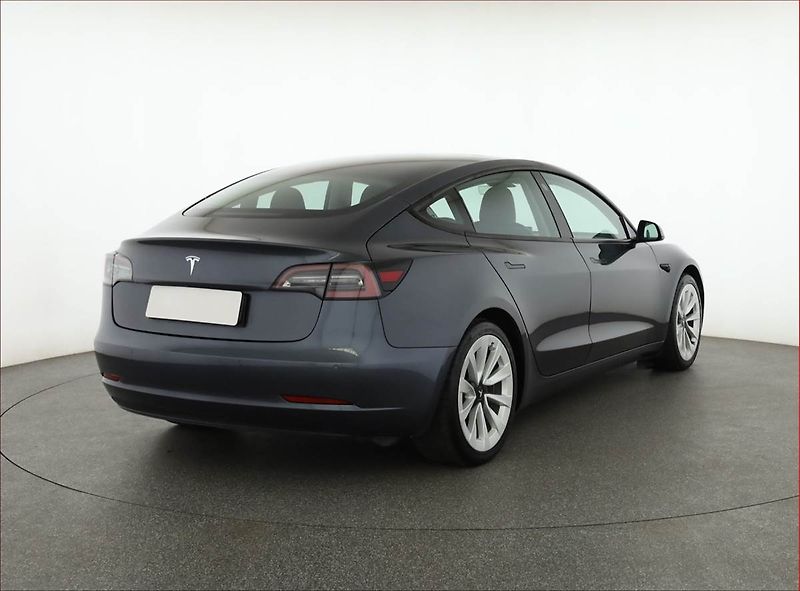 Tesla Model 3 (2021) Std Range Plus 52kWh, SoH 85% - fotka 5 z 21