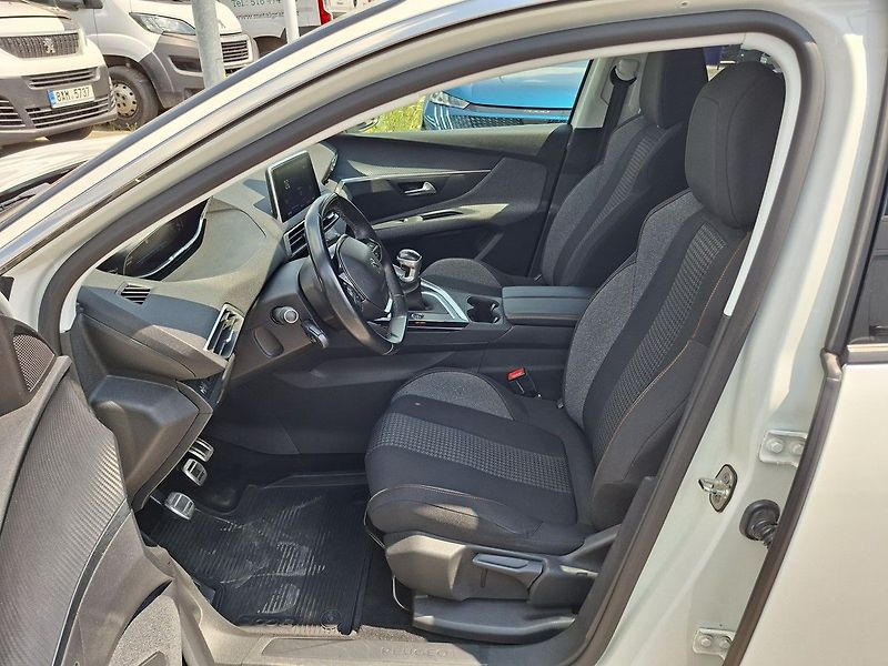 Peugeot 3008 ACTIVE 1,5 BHDI 130k M6 - fotka 12 z 24