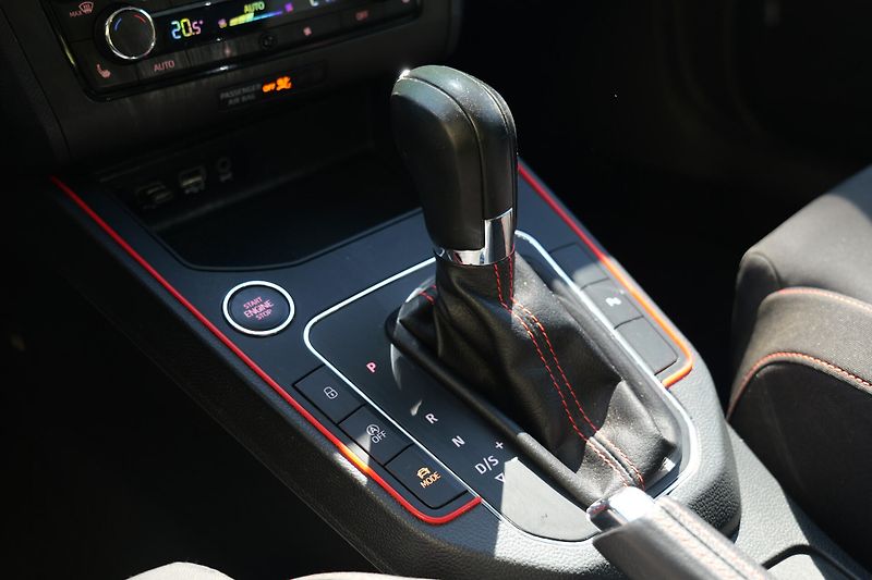 Seat Ibiza FR TSI DSG Panorama Kamera LED - fotka 26 z 35