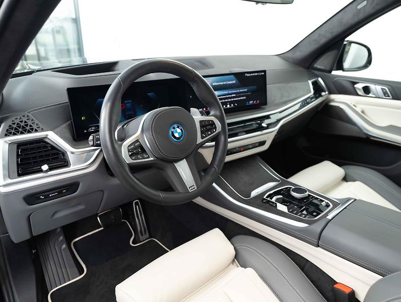 BMW X5 xDrive50e - fotka 11 z 24
