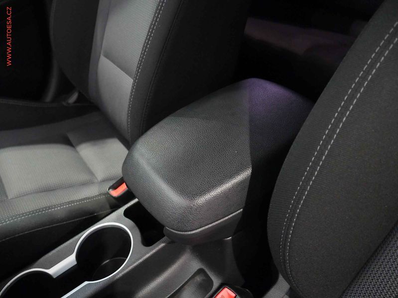 Hyundai i30 (2014) 1.6 GDi, ČR, Temp. park. - fotka 17 z 20