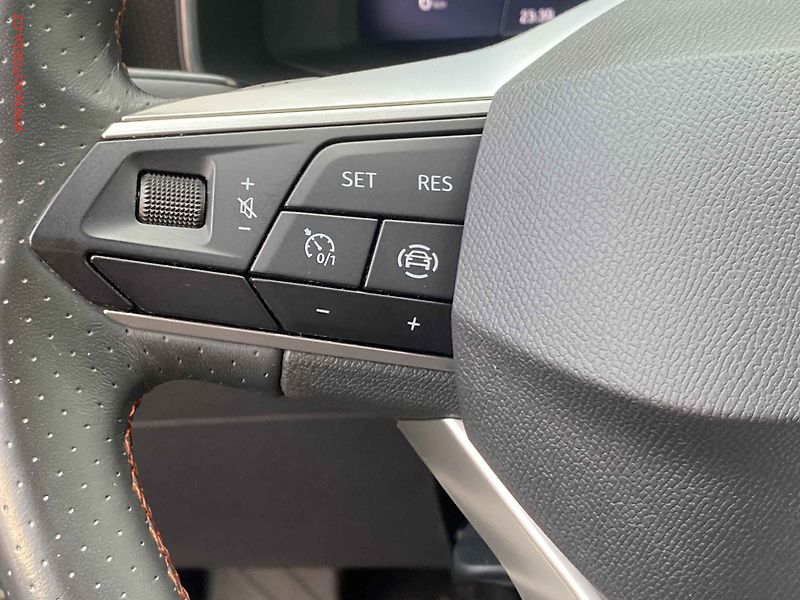 Seat Leon (2021) 2.0 TDi, FR, LED - fotka 13 z 17