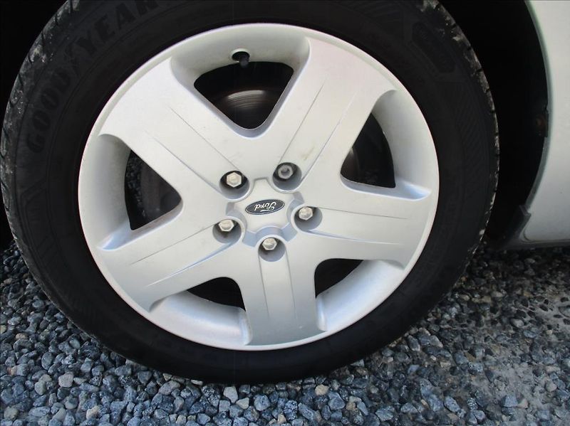 Ford Focus 1,6 i, klima, serv. kniha, - fotka 27 z 33