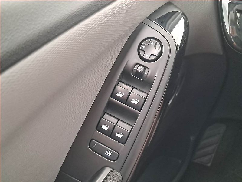 Citroën C4 Picasso (2017) 2.0 HDI, Navi, Tempomat - fotka 18 z 19