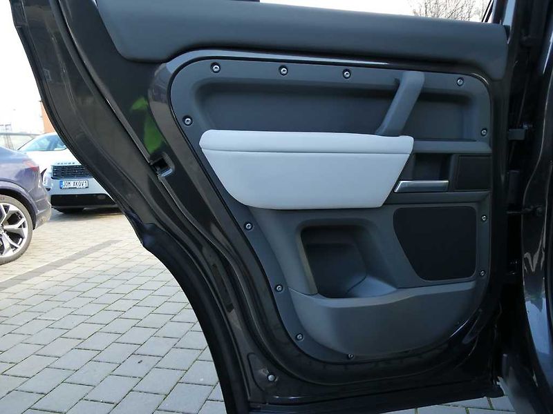 Land Rover Defender (2026) 110 3,0 X-Dynamic SE D250 - fotka 16 z 37