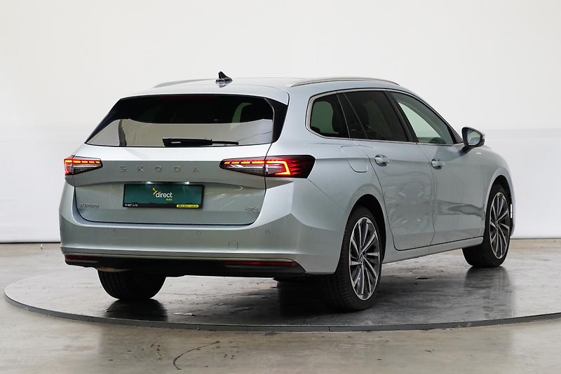 Škoda Superb - fotka 2 z 29