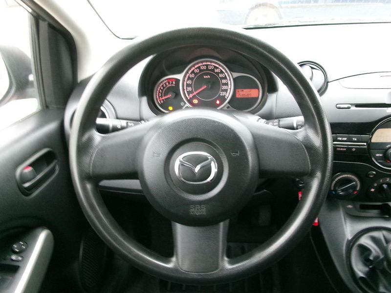 Mazda 2 (2012) 1,3i KLIMA 1.MAJ - fotka 15 z 26