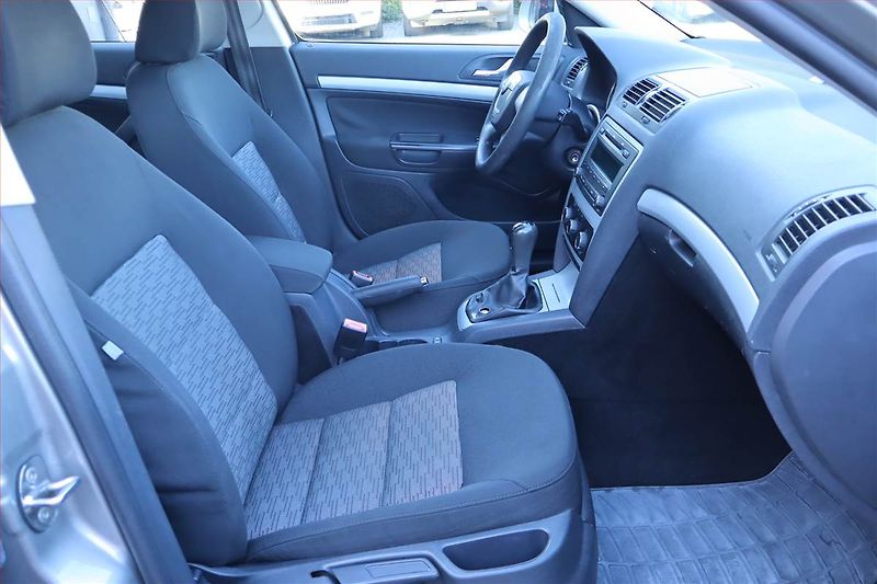 Škoda Octavia (2009) 1.9 TDI, Serv.kniha, nová STK - fotka 9 z 19