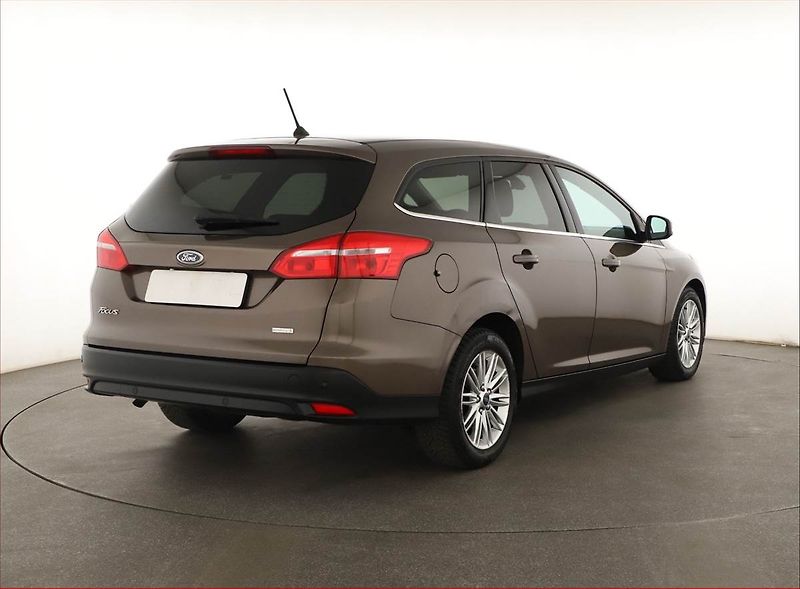 Ford Focus (2018) 1.0 EcoBoost, Tempomat - fotka 5 z 16