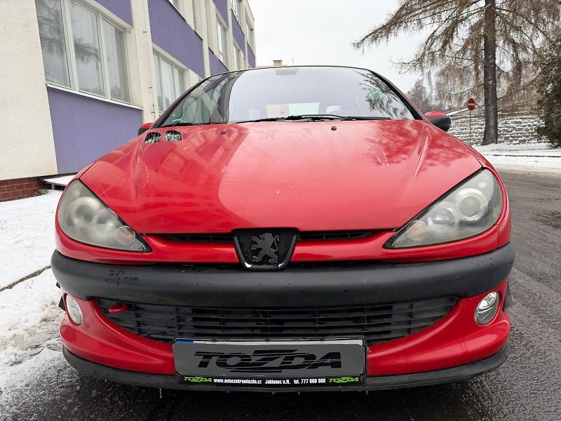 Peugeot 206 1,4i / 55 kW / sada pneu  - fotka 7 z 21