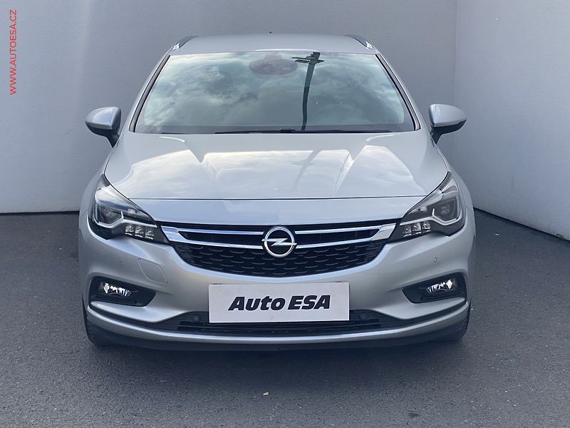 Opel Astra (2016) 1.4 T, Innovation, LED, navi - fotka 2 z 17