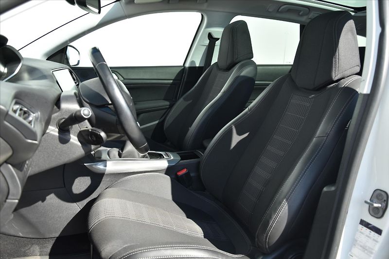 Peugeot 308 SW 1.5HDI 96kW LED PANORAMA ČR - fotka 10 z 23
