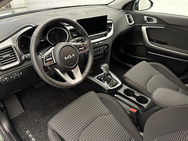 Kia Ceed 1.5 T-GDi GPF TOP (2025) - fotka 7 z 23