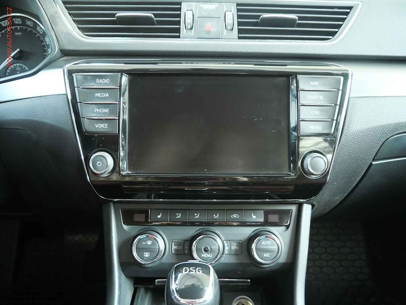 Škoda Superb (2015) 1.6 TDi, DSG, bixen, navi - fotka 14 z 22