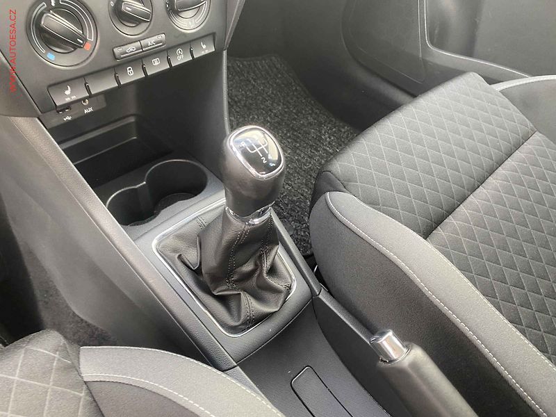 Škoda Rapid (2016) 1.6 TDi, Ambition, výhřev sed - fotka 16 z 17