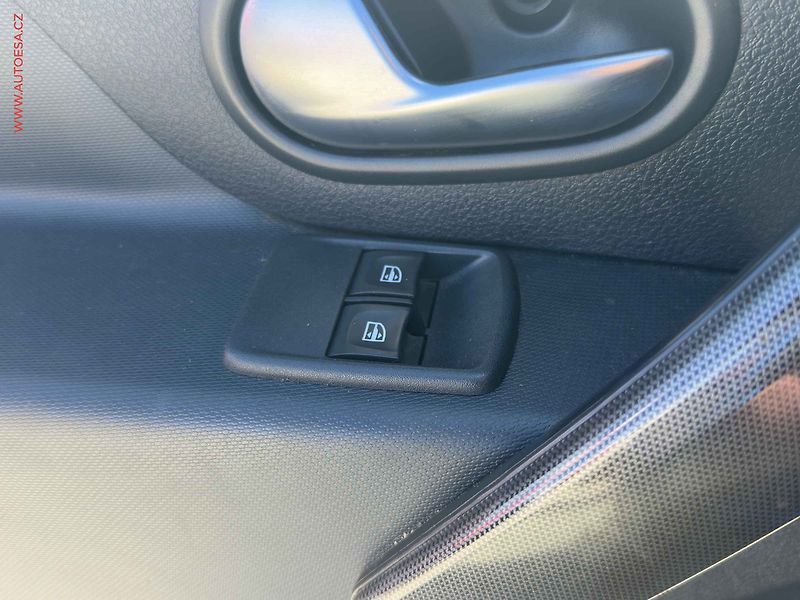 Dacia Sandero (2019) 0.9TCe, 2.maj,ČR, AC, TZ - fotka 11 z 20